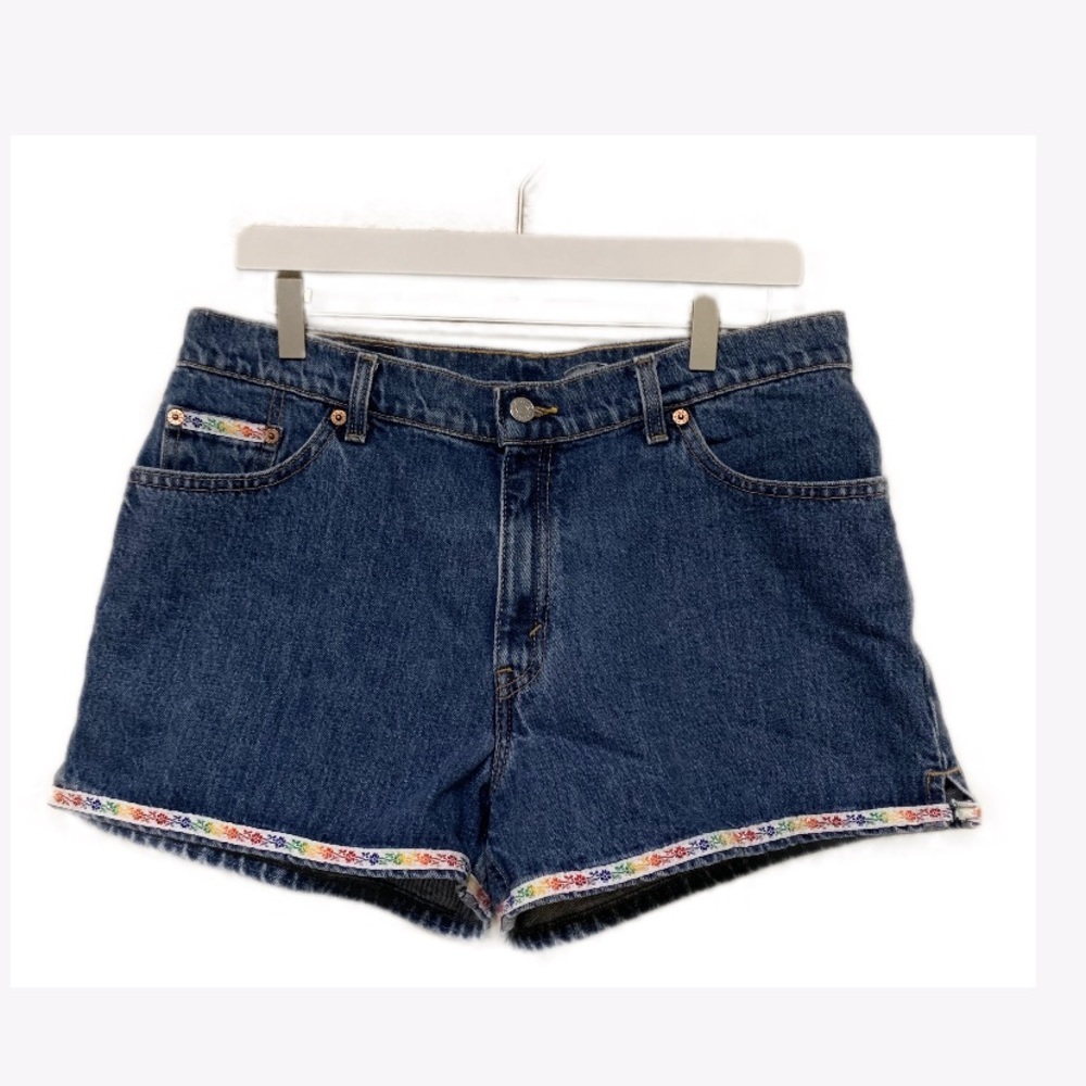 Vintage Levi’s Floral Daisy Trim Jean Shorts Mom High Rise Loose Size 32 13